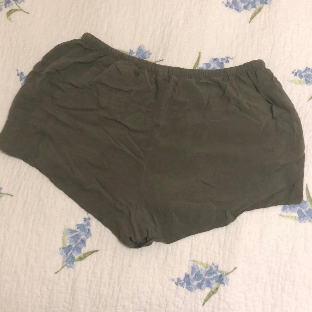 H&M olive green shorts size 10 - Picture 4 of 5